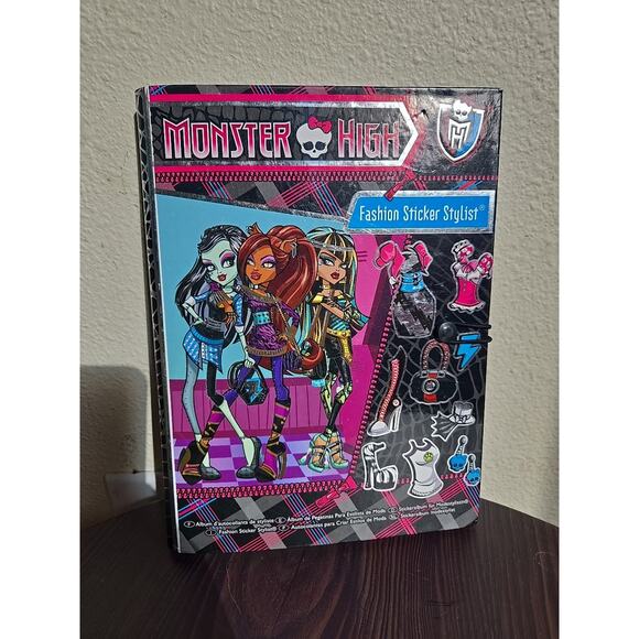 RARE HTF 1st Edition 2011 Monster High Fashion Sticker Stylist Activity Book - Picture 1 of 11